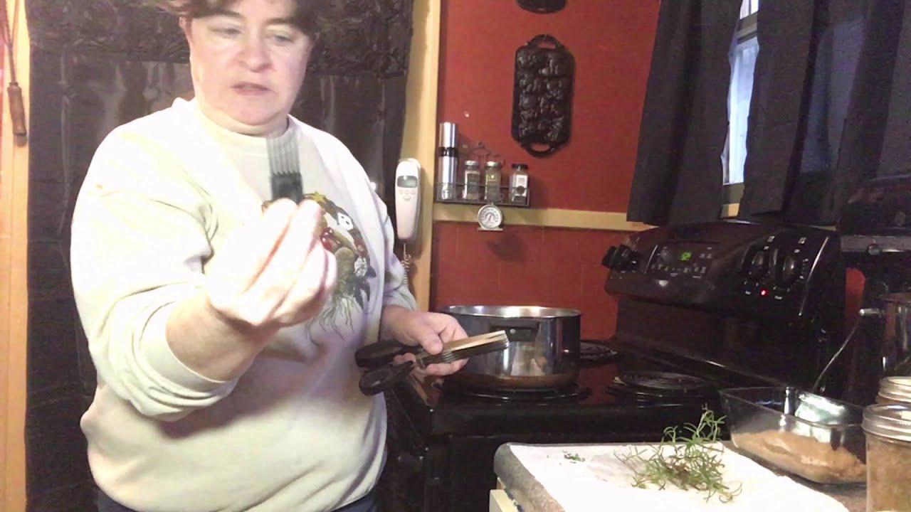 'Video thumbnail for USAs Popular 5 Bladed Herb Scissors Review'