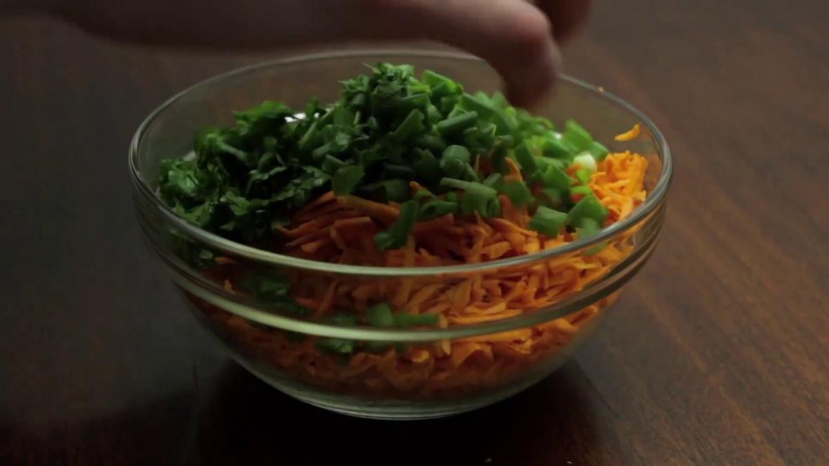 'Video thumbnail for How To Make A Fresh Grated Carrot Salad'