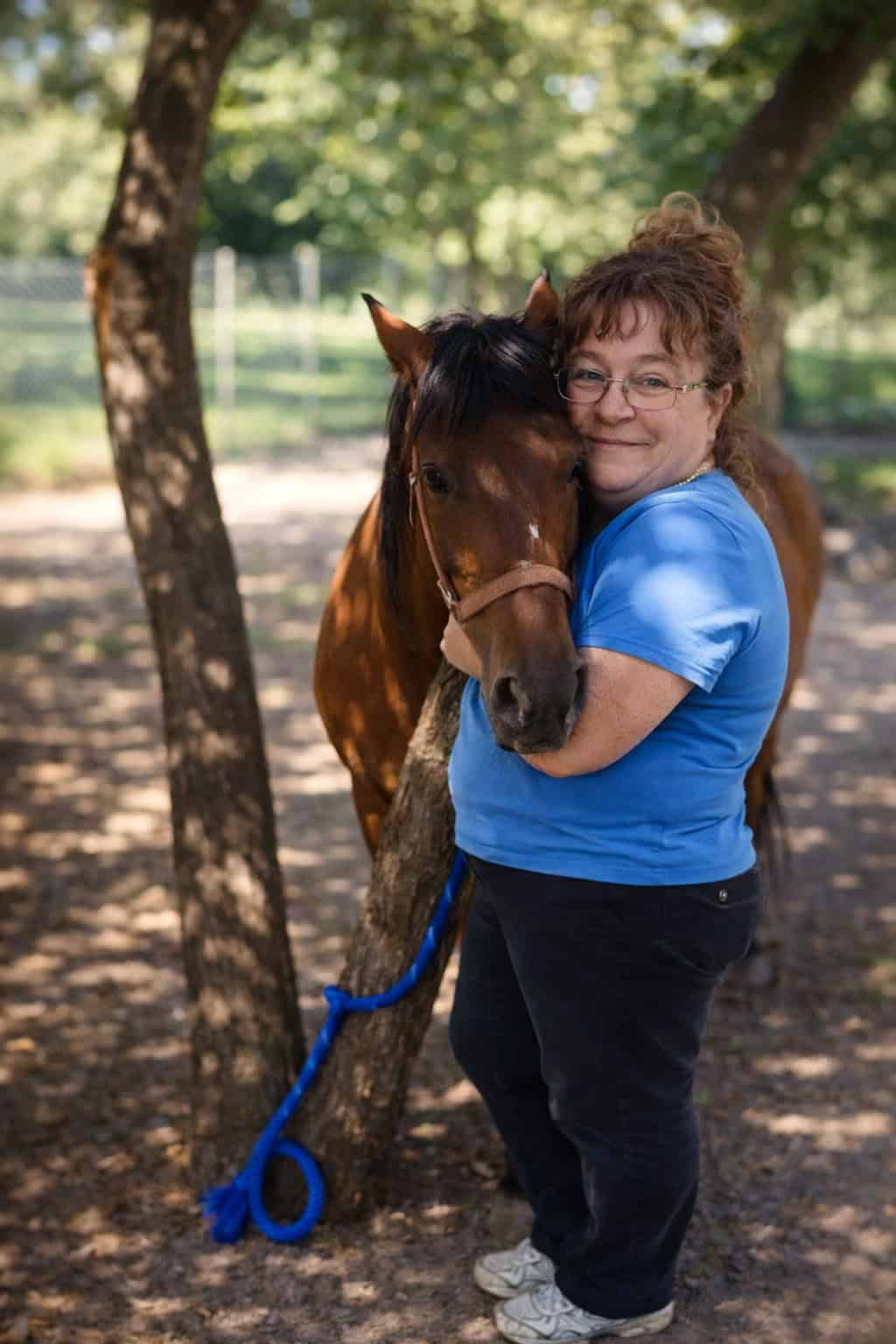 Sheri Ann Richerson with her rescued horse at Exotic Gardening
